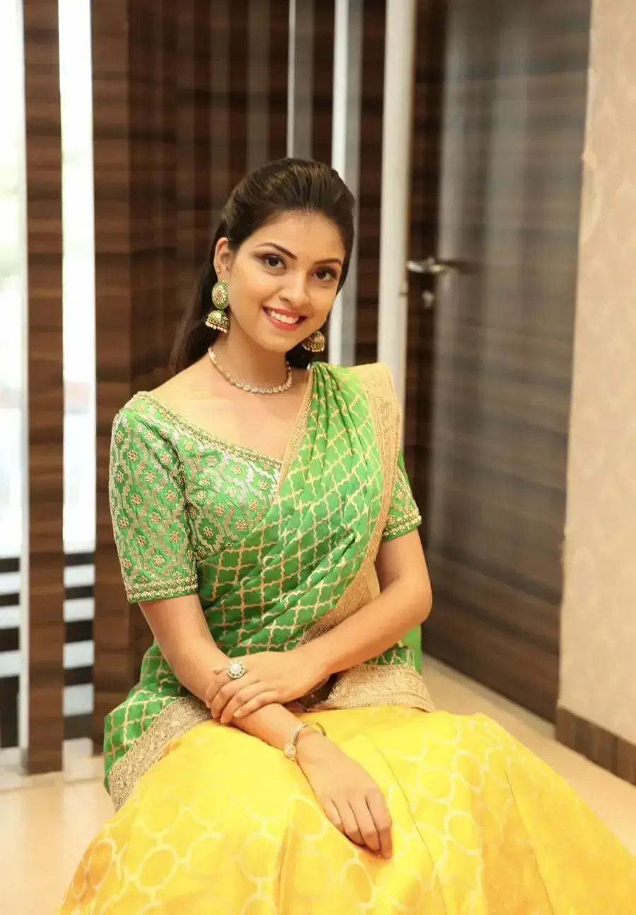 SOUTH INDIAN GIRL YASHU MASHETTY IN TRADITIONAL GREEN SAREE 6